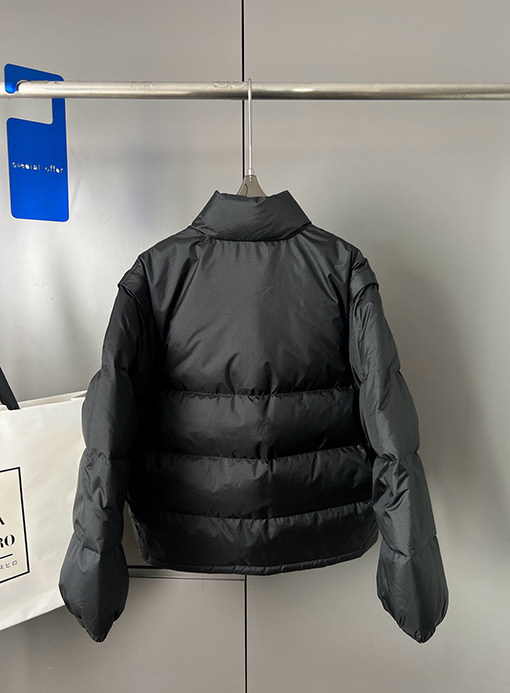 グッチ 取り外し可能な袖スタンドカラーダウンジャケット