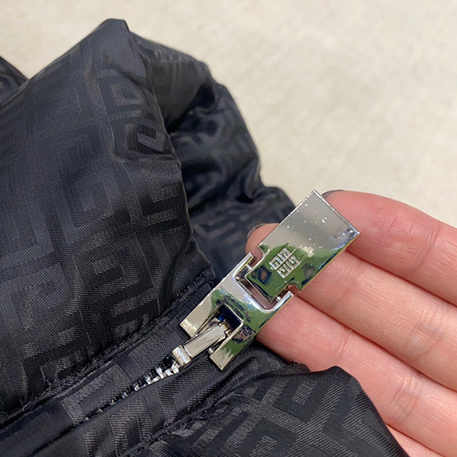 ジバンシイ ジャカード立襟ダウンジャケット