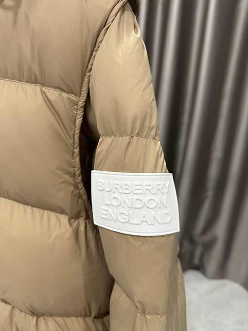 バーバリー  ファッショナブルな ダウン ジャケット