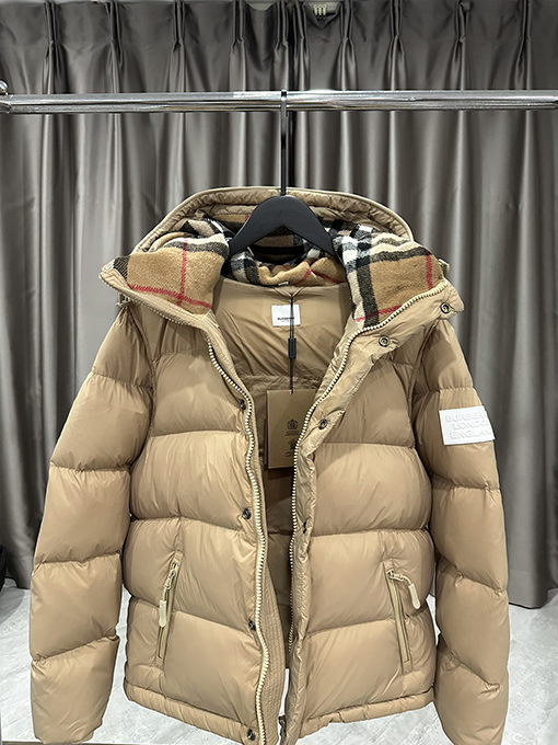 バーバリー  ファッショナブルな ダウン ジャケット