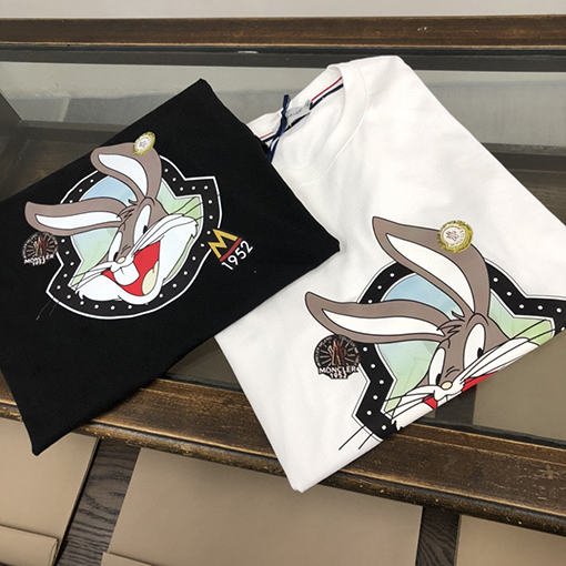 モンクレール 精巧なロゴデザインの純綿Tシャツ