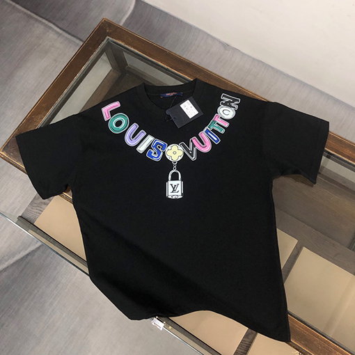 ルイヴィトン コットン生地のスタイリッシュな半袖Tシャツ