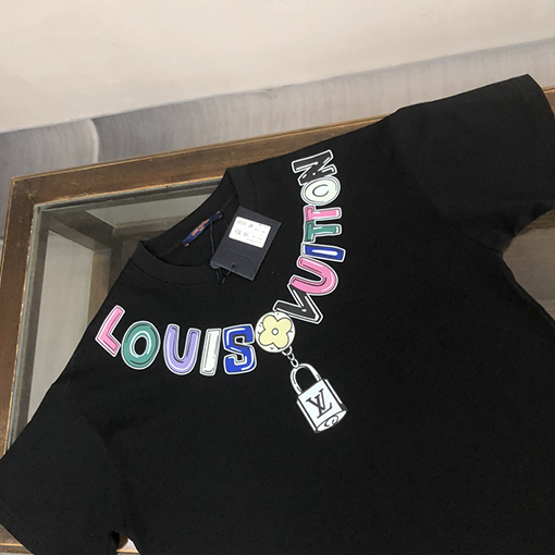 ルイヴィトン コットン生地のスタイリッシュな半袖Tシャツ