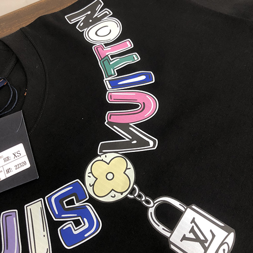 ルイヴィトン コットン生地のスタイリッシュな半袖Tシャツ