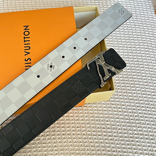 ルイヴィトン カーフレザーエンボスパターンロゴ両面ベルト