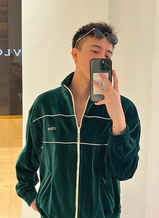 セリーヌ ベルベットのアルファベットコート