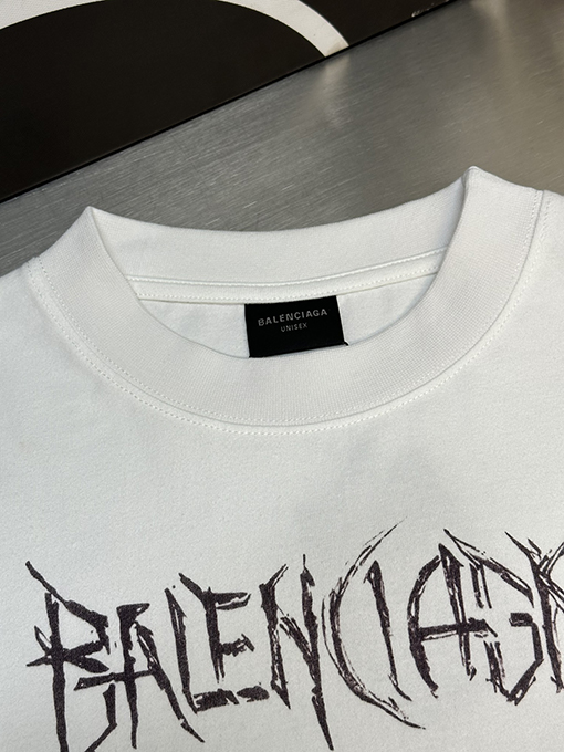 バレンシアガ 楽しいフォント長袖Tシャツ