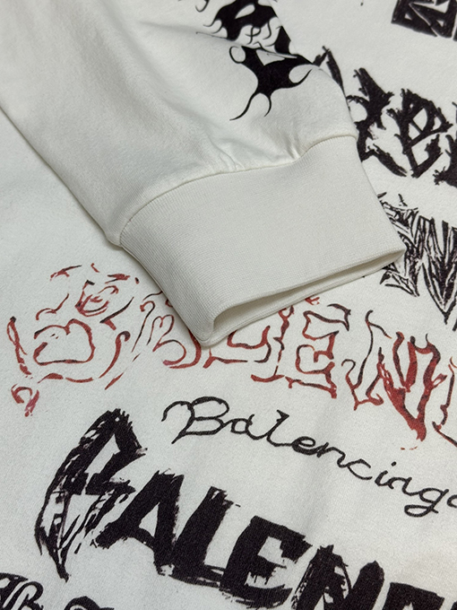 バレンシアガ 楽しいフォント長袖Tシャツ