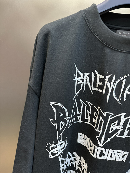 バレンシアガ 楽しいフォント長袖Tシャツ