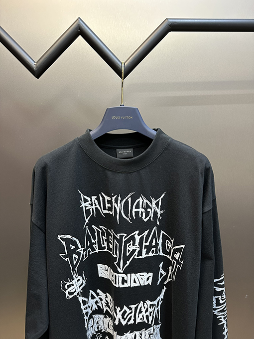 バレンシアガ 楽しいフォント長袖Tシャツ