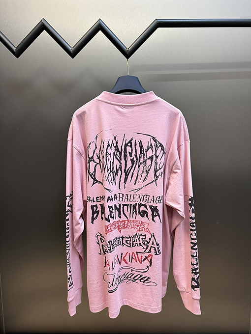 バレンシアガ 楽しいフォント長袖Tシャツ