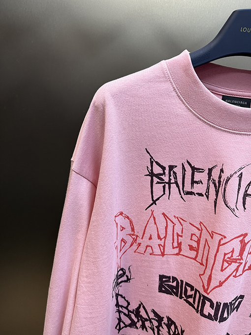 バレンシアガ 楽しいフォント長袖Tシャツ
