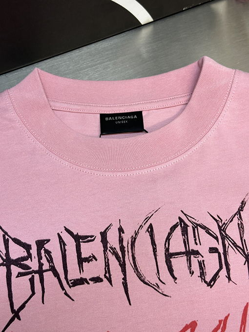 バレンシアガ 楽しいフォント長袖Tシャツ