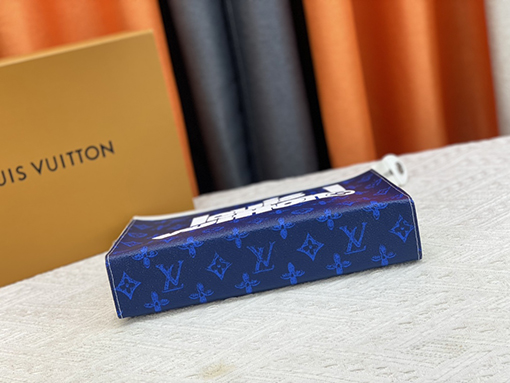 ルイヴィトン  クリエイティブプリントPochette Voyageミディアムクラッチバッグ M61692