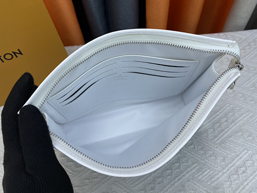 ルイヴィトン  クリエイティブプリントPochette Voyageミディアムクラッチバッグ M61692