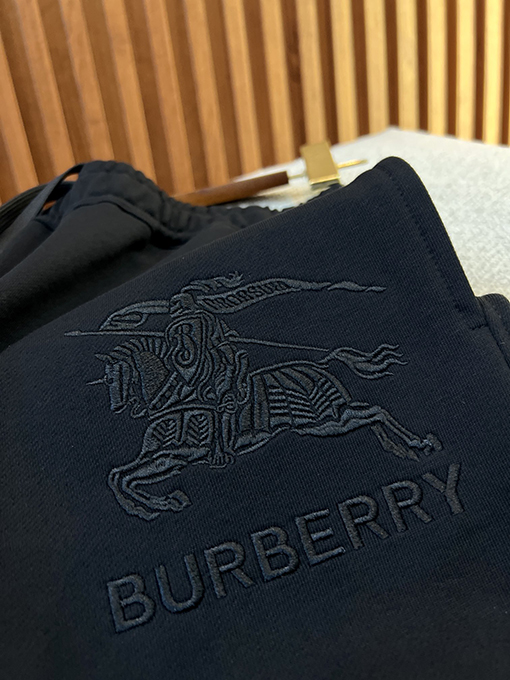 バーバリー 刺繍入りコットンスポーツパンツ