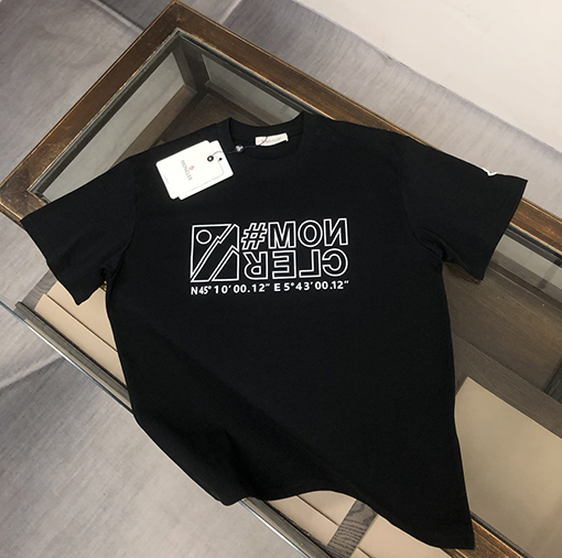 モンクレール 特徴的なアルファベットプリント半袖Tシャツ