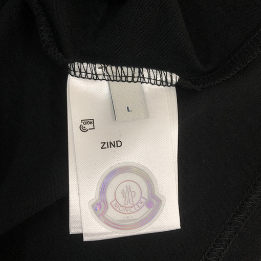 モンクレール 特徴的なアルファベットプリント半袖Tシャツ