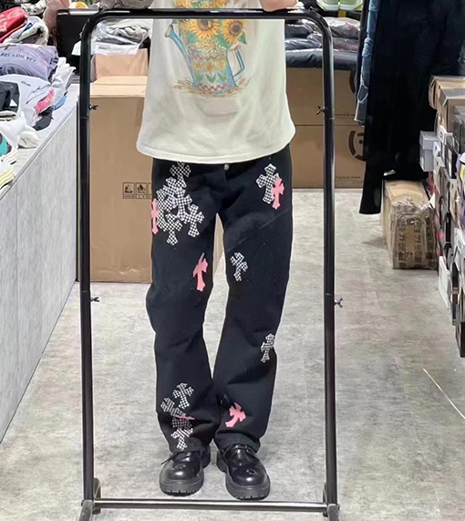 クロムハーツ 限定フレイムパウダークロスチェックストレートレザージーンズ