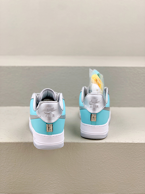 ナイキx ティファニー スニーカー コラボ Tiffany & Co. x Nike Air Force 1 Low SP