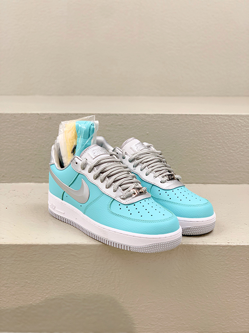 ナイキx ティファニー スニーカー コラボ Tiffany & Co. x Nike Air Force 1 Low SP