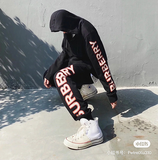 バーバリー サイドレタープリントスウェットパンツ