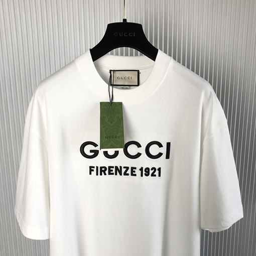 グッチ 新作アルファベット刺繍入り半袖Tシャツ