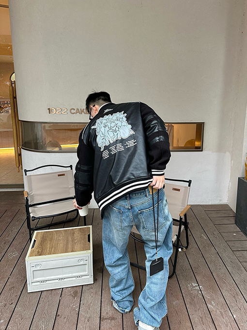 ルイヴィトン 刺繍とレザースリーブのベースボールジャケット