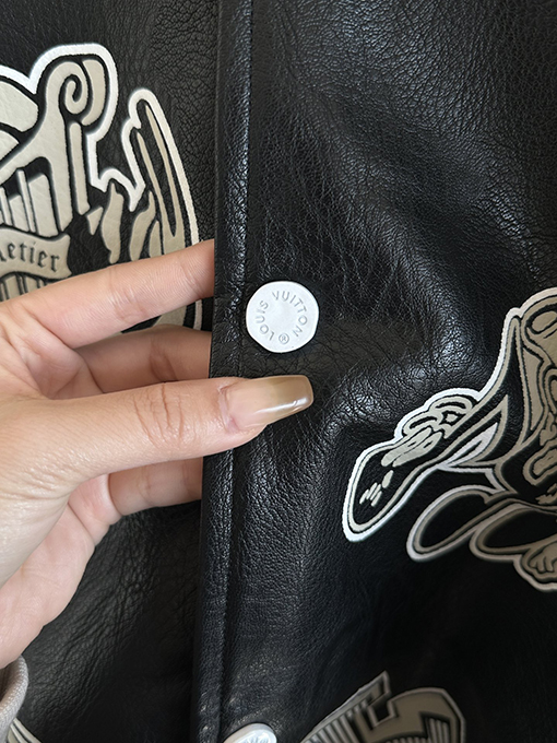 ルイヴィトン 刺繍とレザースリーブのベースボールジャケット