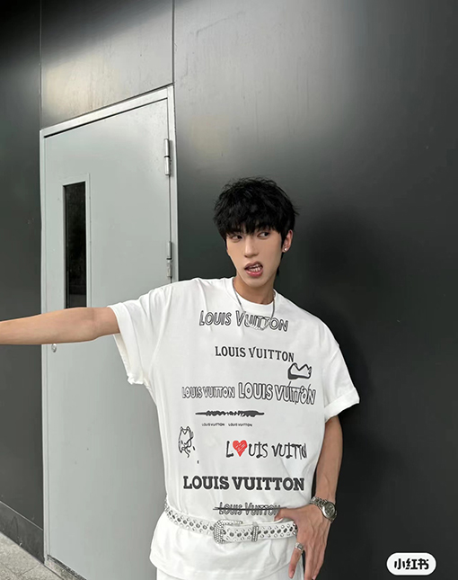 ルイヴィトン アイハートレターロゴ 半袖Tシャツ