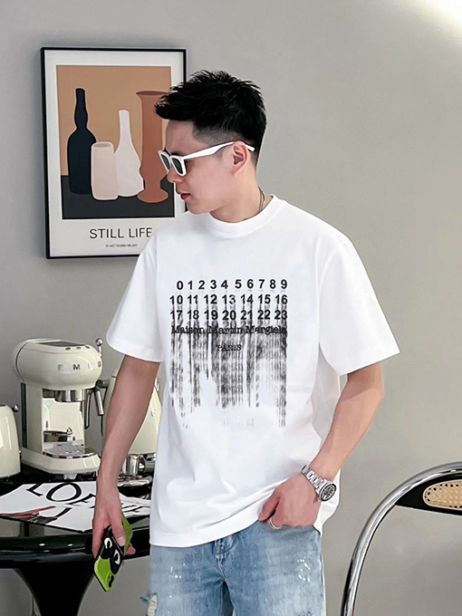 マルタンマルジェラ  グラデーションアルファベットロゴ男女兼用半袖tシャツ