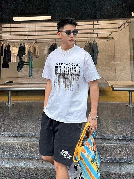 マルタンマルジェラ  グラデーションアルファベットロゴ男女兼用半袖tシャツ