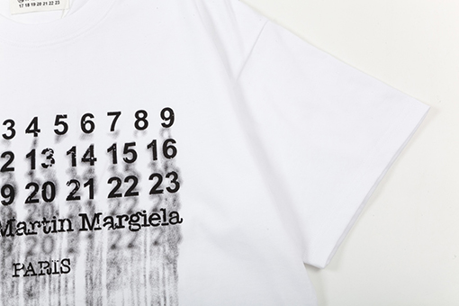 マルタンマルジェラ  グラデーションアルファベットロゴ男女兼用半袖tシャツ