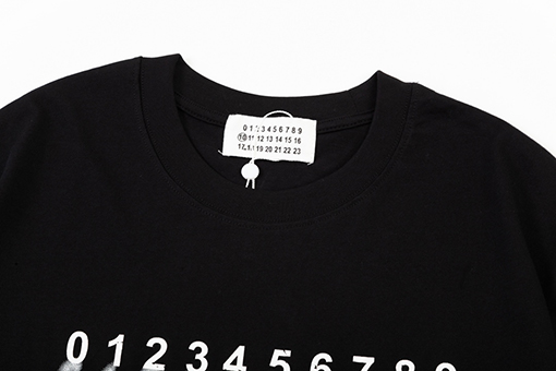 マルタンマルジェラ  グラデーションアルファベットロゴ男女兼用半袖tシャツ
