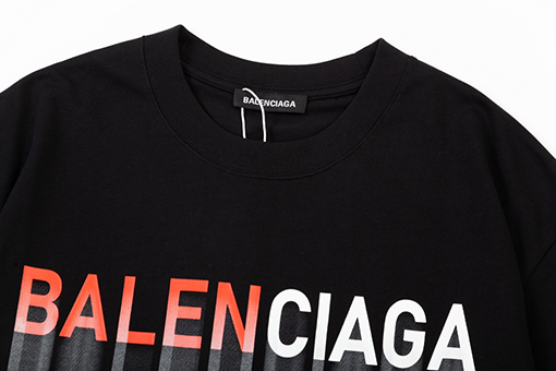 バレンシアガ グラデーションアルファベットロゴ男女兼用半袖tシャツ