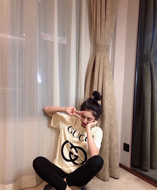 グッチ ダブルリングアルファベットロゴ半袖Tシャツ