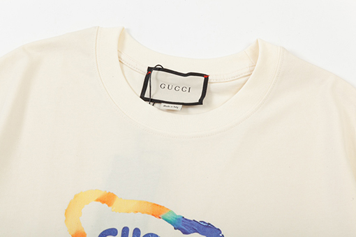 グッチ 新しいアルファベットロゴ男女同款半袖tシャツ
