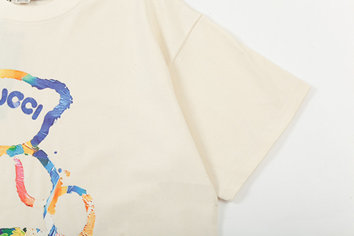 グッチ 新しいアルファベットロゴ男女同款半袖tシャツ
