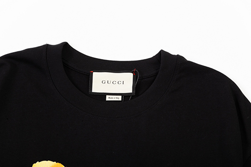 グッチ 新しいアルファベットロゴ男女同款半袖tシャツ
