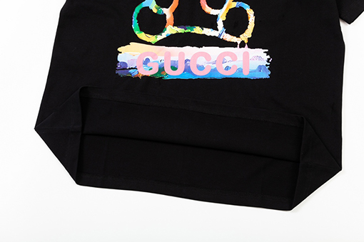 グッチ 新しいアルファベットロゴ男女同款半袖tシャツ