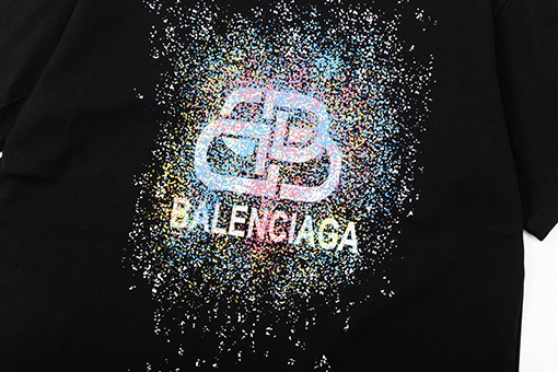 バレンシアガ カラフルな星空アルファベットロゴ半袖Tシャツ