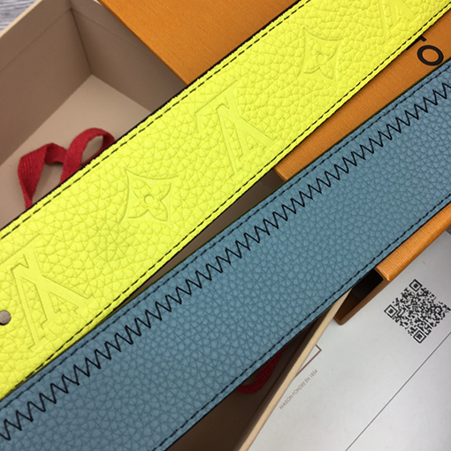 ルイヴィトン 小牛革エンボス加工とアイコン入りのベルト