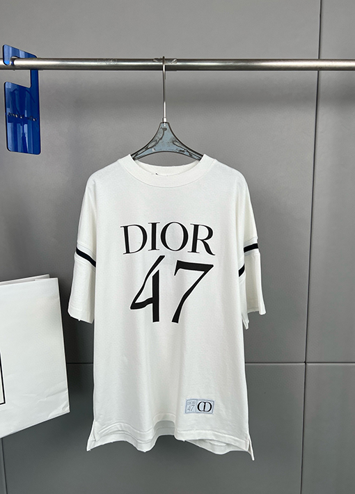 ディオール 新しい47文字ロゴプリント半袖Tシャツ