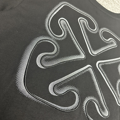 オフホワイトコピー 東京 店舗限定 プリント矢印ファブリック Tシャツ
