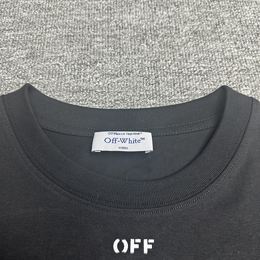オフホワイトコピー 東京 店舗限定 プリント矢印ファブリック Tシャツ