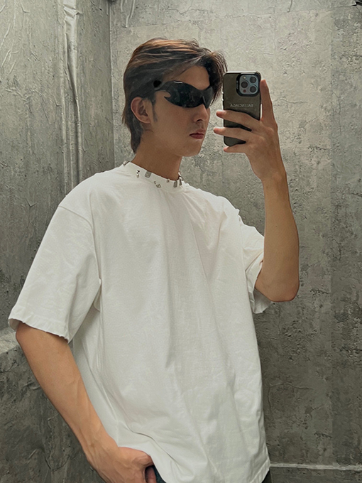 バレンシアガネックライン メタル レタリング 半袖Tシャツ
