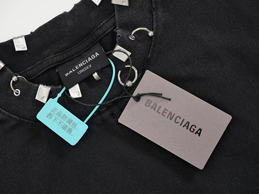 バレンシアガネックライン メタル レタリング 半袖Tシャツ