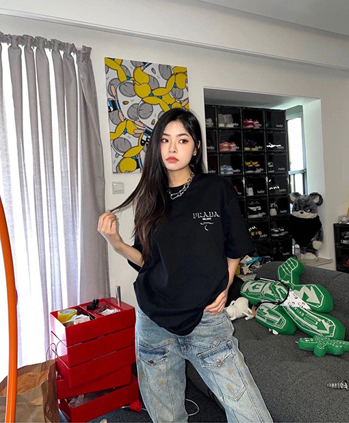 プラダ立体ロゴ半袖Tシャツ