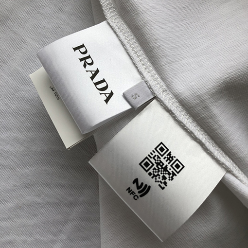 プラダ立体ロゴ半袖Tシャツ