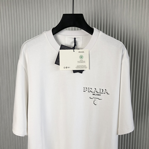 プラダ立体ロゴ半袖Tシャツ